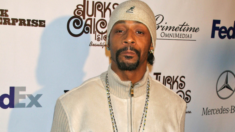 Katt Williams porte une chaîne