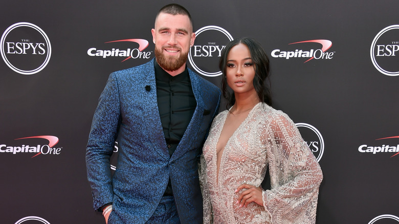 Travis Kelce, Kayla Nicole posant