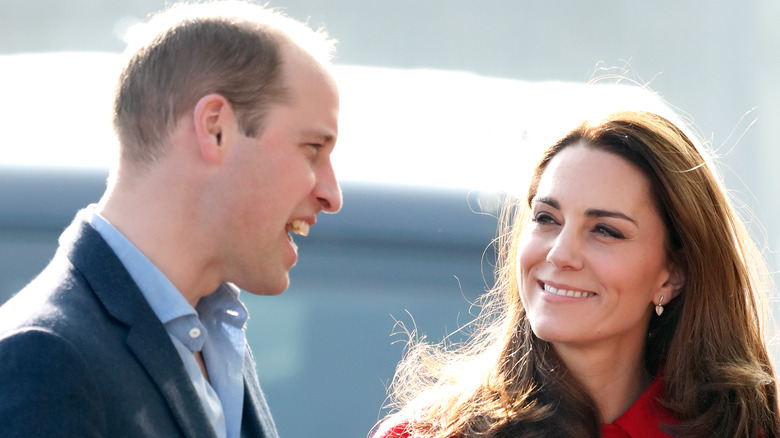 Le prince William et Kate Middleton rient en gros plan