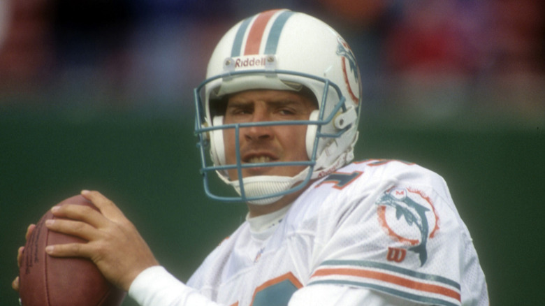 Dan Marino joue pour les Dolphins de Miami