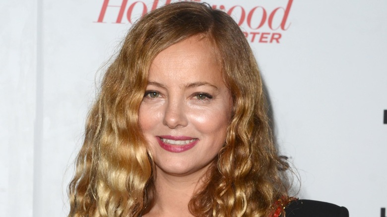 Bijou Phillips souriant