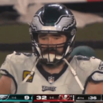 Jason Kelce pleure et devient ému alors que la saison 2023 des Eagles touche à sa fin