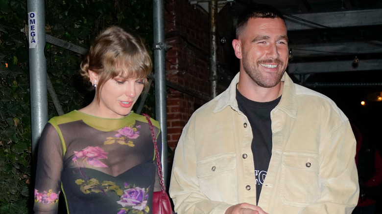 Taylor Swift et Travis Kelce souriants