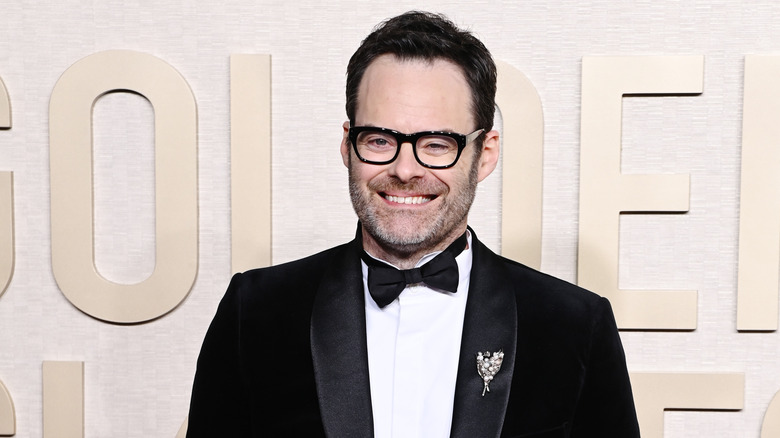 Bill Hader souriant sur le tapis rouge