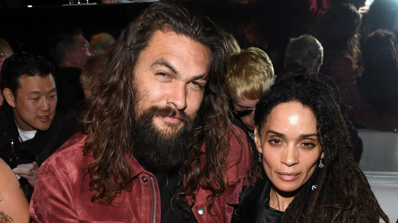 Jason Momoa et Lisa Bonet souriants