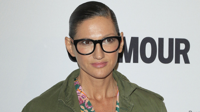 Jenna Lyons veste verte lunettes noires