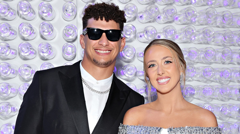 Patrick et Brittany Mahomes posant