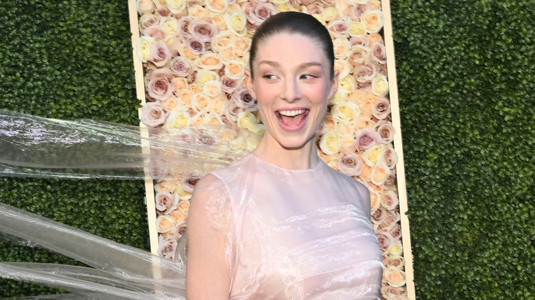 Hunter Schafer sur le tapis rouge des Golden Globes