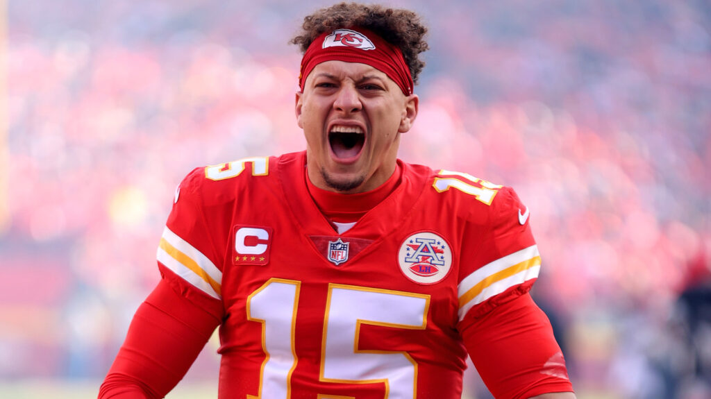 Patrick Mahomes s'énerve à cause d'un look torse nu viral : "Dad Bod"