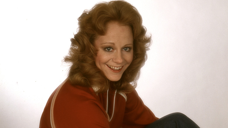 Reba McEntire souriante