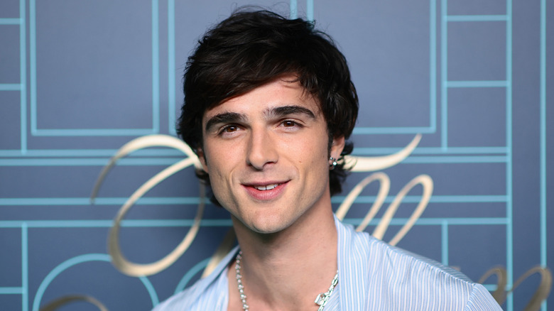 Jacob Elordi avec un gros collier en argent