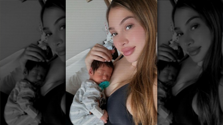 Drea Celina prend un selfie avec son nouveau-né