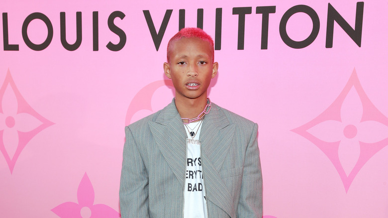 Jaden Smith aux cheveux roses