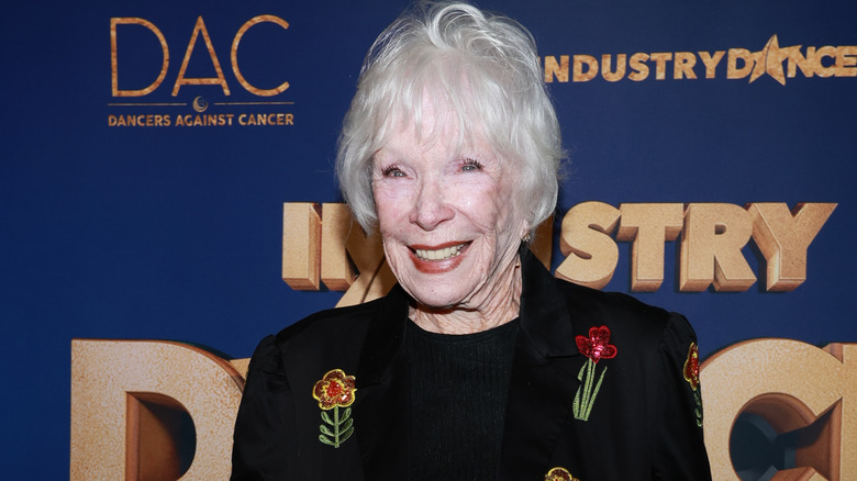 Shirley MacLaine sur le tapis rouge