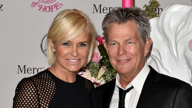 David Foster pose avec Yolanda Hadid