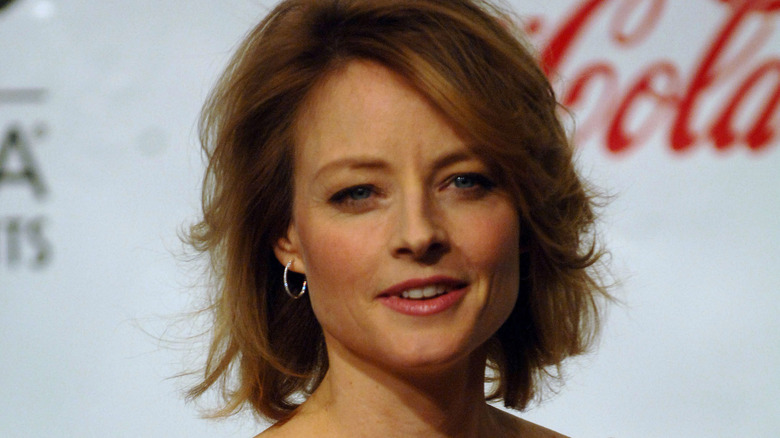 Jodie Foster aux cheveux ébouriffés 