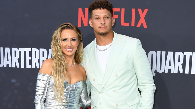 Tapis rouge de Brittany et Patrick Mahomes