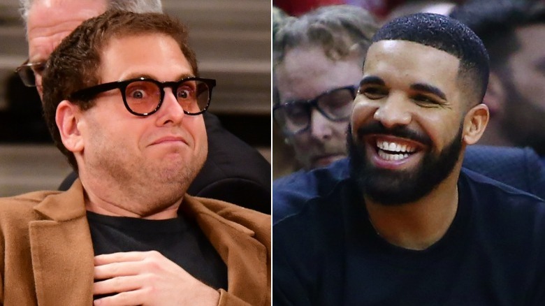 Jonah Hill porte des lunettes, à gauche, Drake souriant, à droite