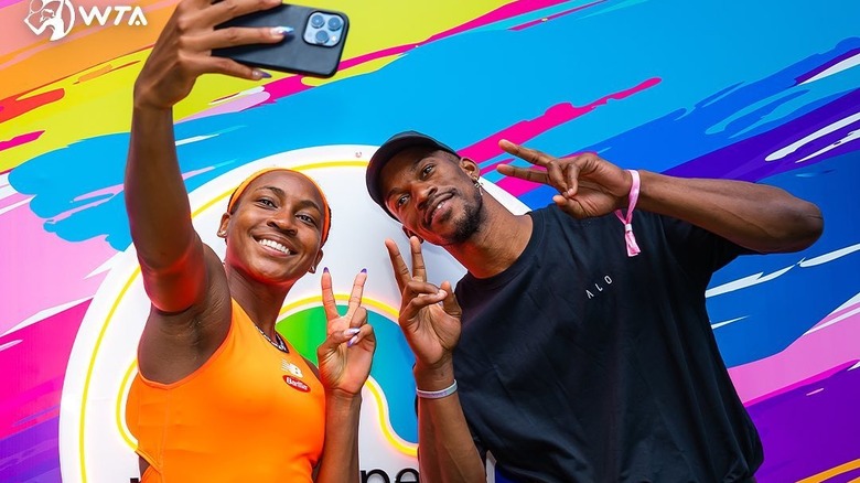 Coco Gauff et Jimmy Butler prennent un selfie