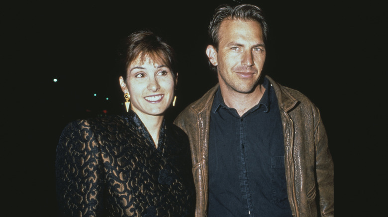 Kevin Costner et Cindy Silva souriants