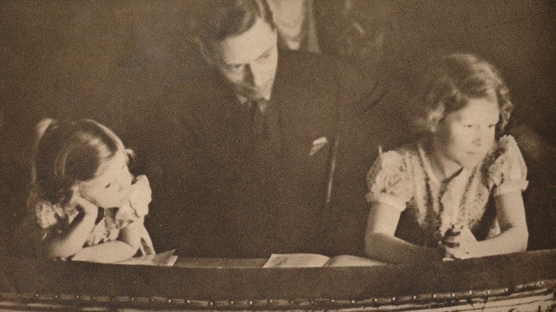 Le roi George VI avec ses filles