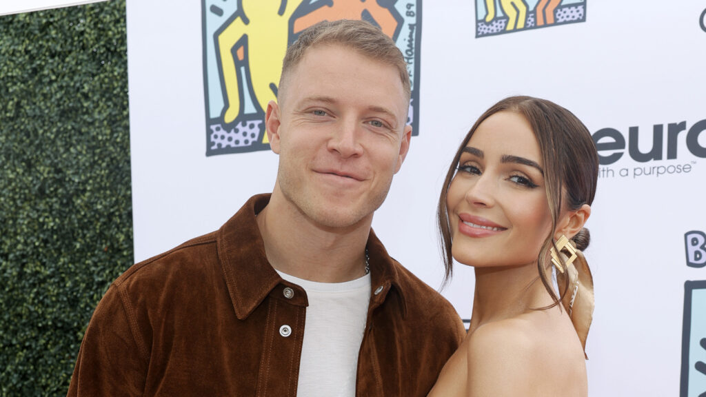 Christian McCaffrey contre.  Olivia Culpo : qui est le plus riche ?