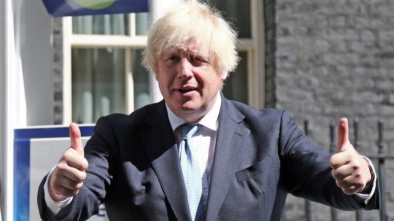 Boris Johnson devant Downing Street