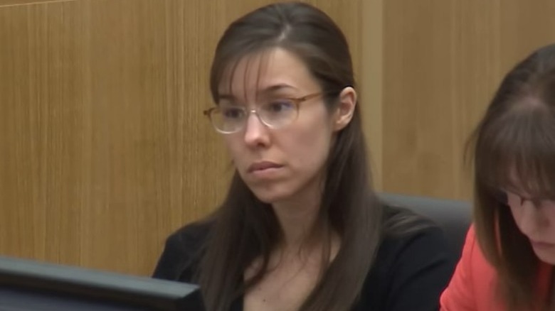 Jodi Arias regarde vers l'avenir devant le tribunal