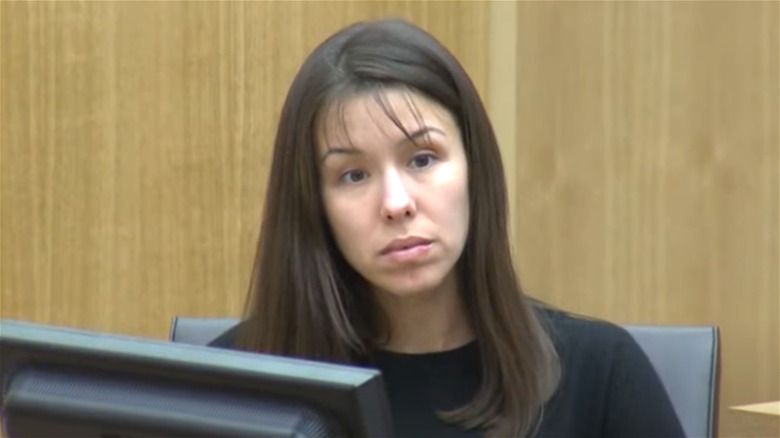 Jodi Arias regarde vers l'avenir devant le tribunal