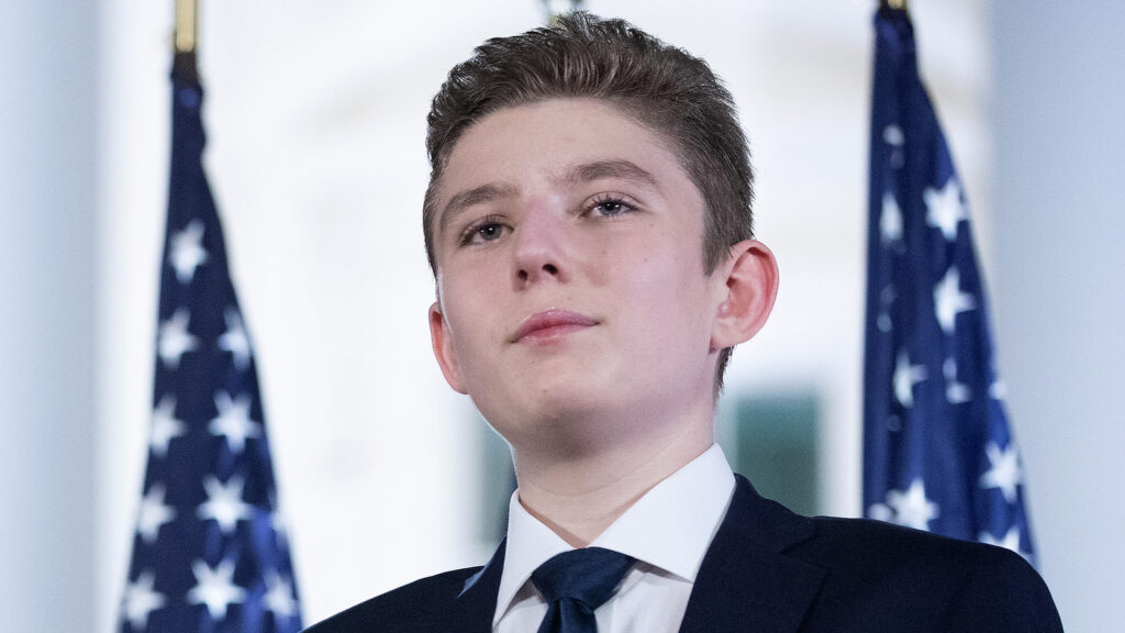 La taille époustouflante de Barron Trump incite les fans de sport à demander la même chose