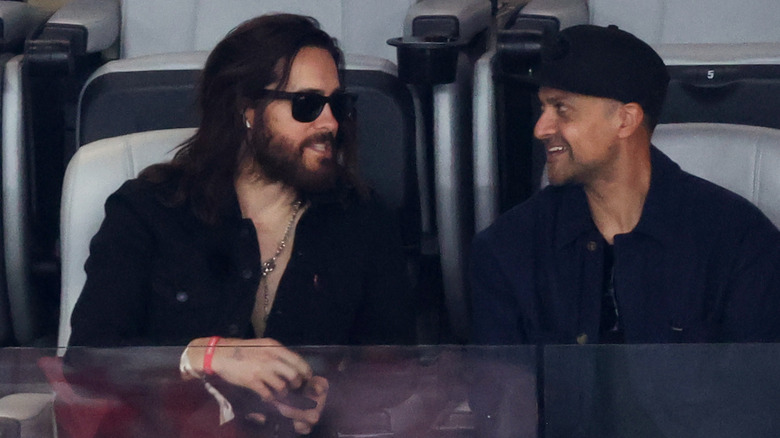 Jared Leto, longue barbe aux cheveux noirs