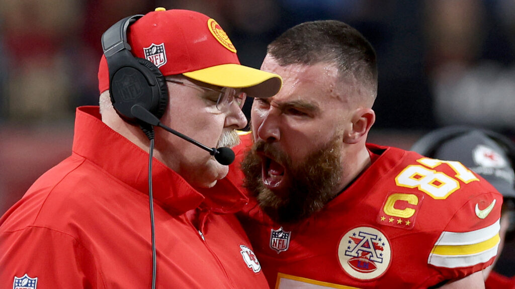 L'effondrement choquant du Super Bowl 2024 de Travis Kelce sur Andy Reid inquiète les fans de Taylor Swift