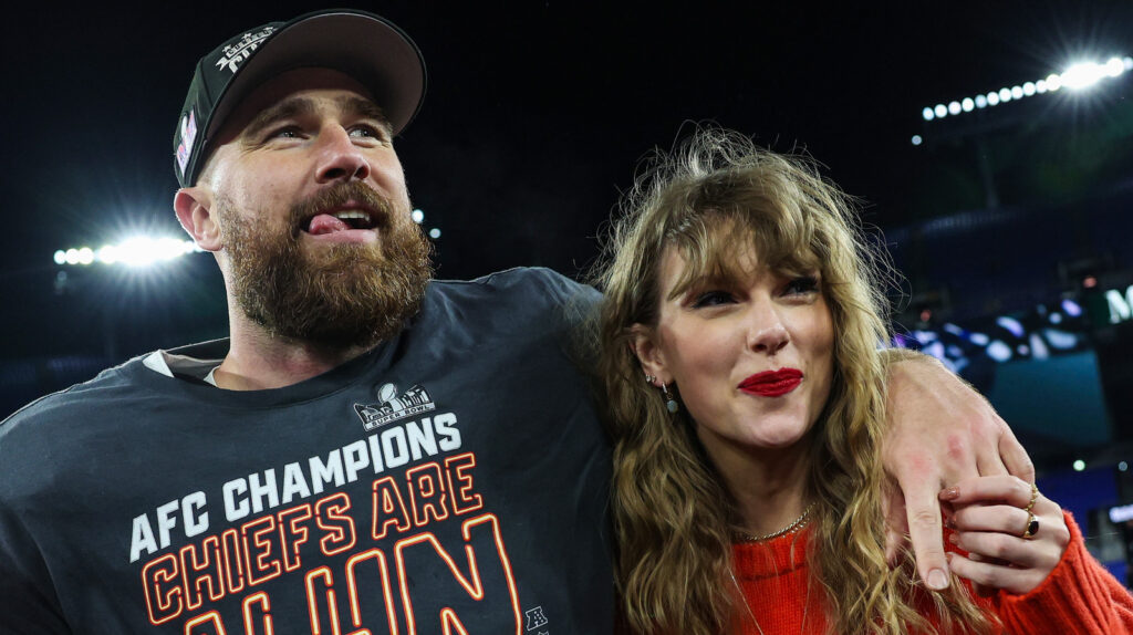 Les tenues coordonnées du Super Bowl 2024 de Taylor Swift et Travis Kelce sont la définition de Corny