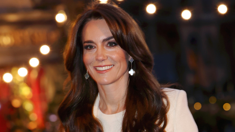 Kate Middleton boucles d'oreilles en argent souriantes