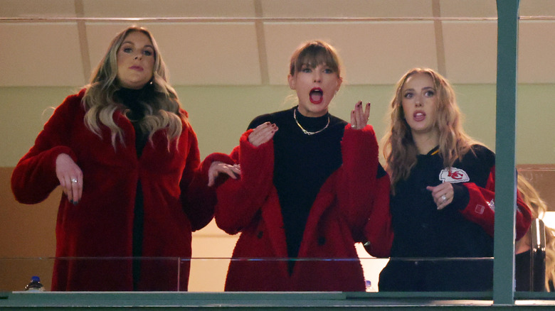 Taylor Swift regarde un match de football