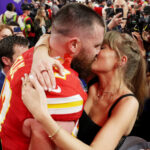 Quelle est la taille de Taylor Swift et Travis Kelce ?  Le footballeur domine la popstar