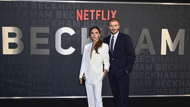 Victoria et David Beckham posant