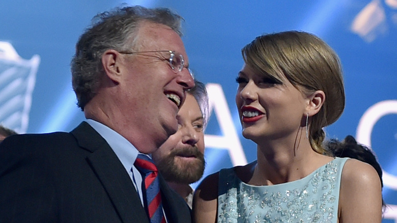 Scott et Taylor Swift rient