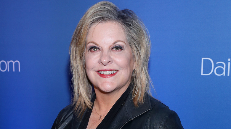 Nancy Grace souriante