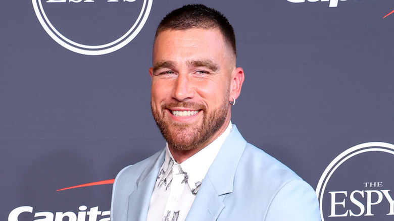 Travis Kelce souriant