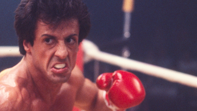 Sylvester Stallone boxe dans Rocky III