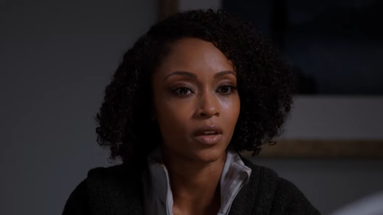 Yaya DaCosta a l'air surpris