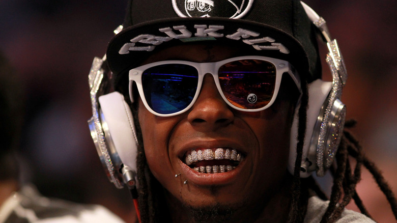 Lil Wayne porte des écouteurs