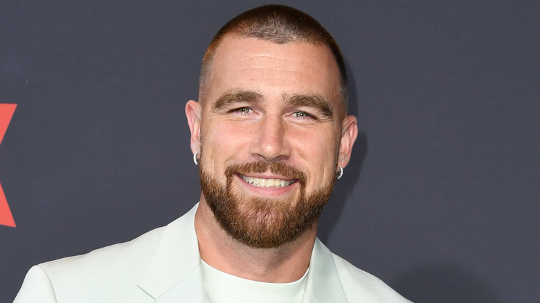 Travis Kelce souriant