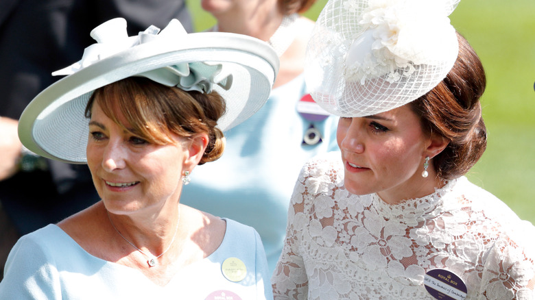 Carole et Kate Middleton en blanc
