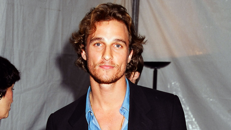 Le jeune Matthew McConaughey souriant