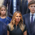 Un psychologue nous dit que Melania craint probablement que Barron ne perde son intimité pendant l'obtention de son diplôme d'études secondaires