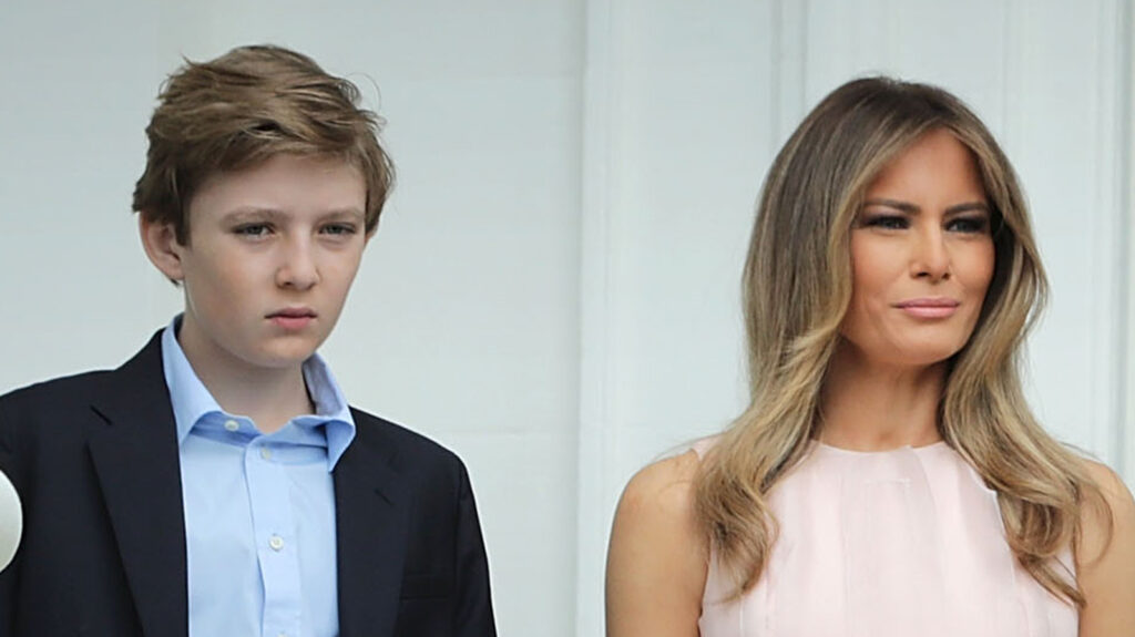 Melania Trump ne renoncerait pas à ses habitudes de maman hélicoptère alors que Barron se dirige vers l'université