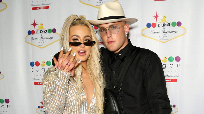 Tana Mongeau et Jake Paul posent ensemble