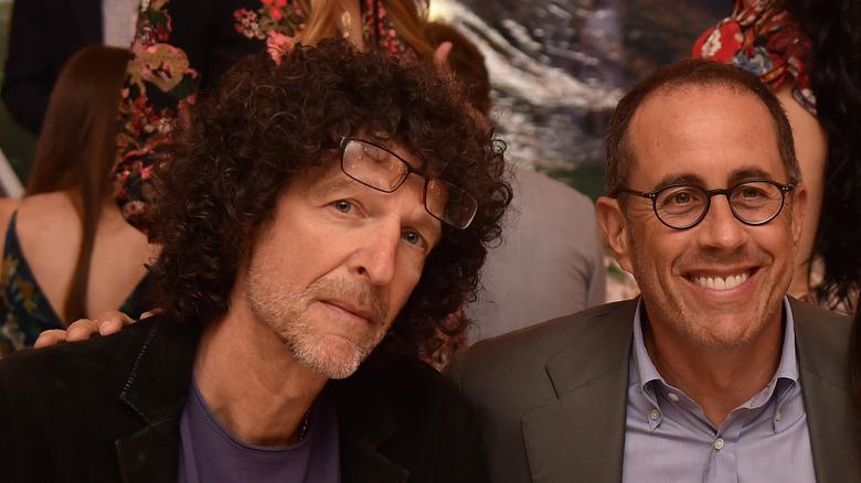 Howard Stern Jerry Seinfeld posant pour la photo